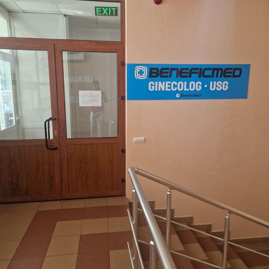 Plăcuța BeneficMed Ginecolog USG la scara interioară